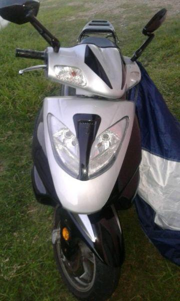 Motomia 170cc scooter