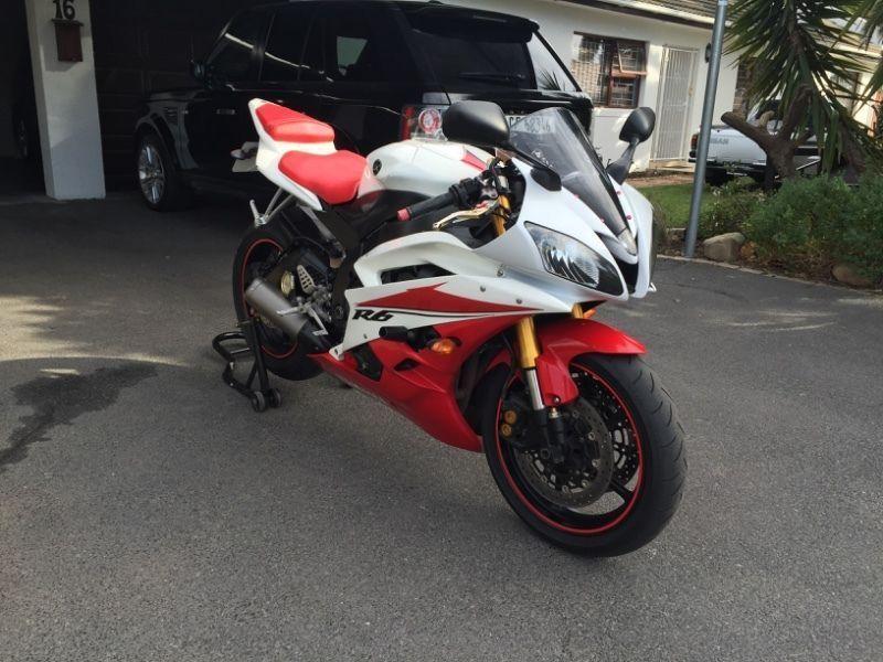 2008 Yamaha YZF- R6..!!