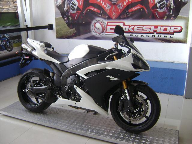Yamaha YZF-R1 with 6618km available now!