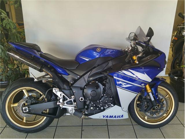 2011 YAMAHA YZF R1