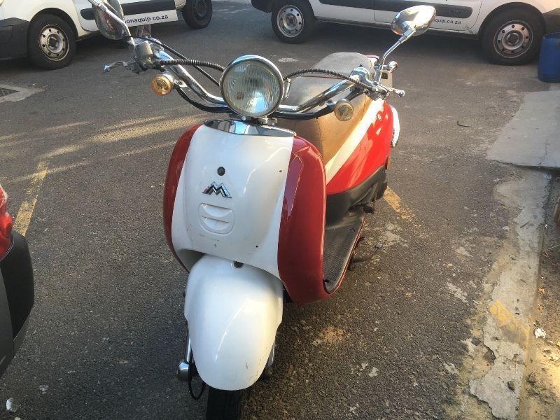 Moto Mia Scooter