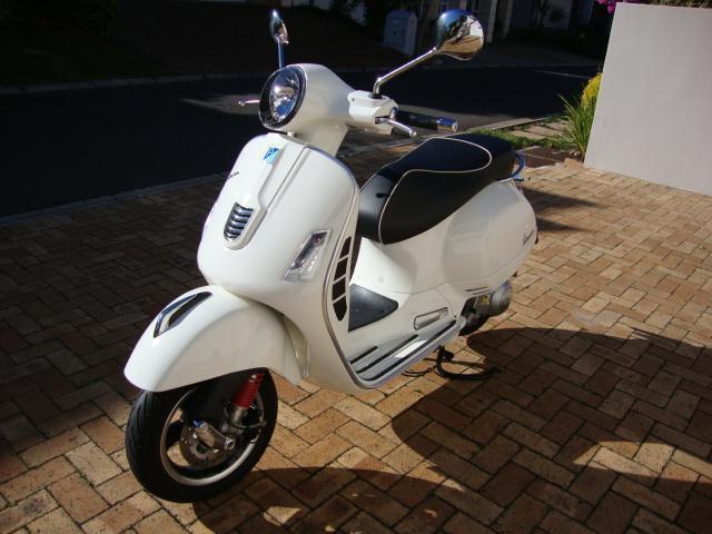 2015 Vespa GTS 300ie Super - BRAND NEW - Only 650 Kms !!!!!!!!!!!!