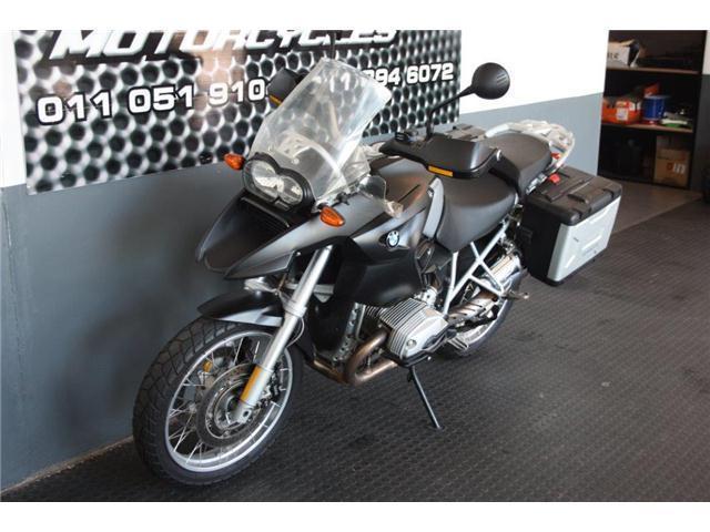 2006 BMW , with 39000km available now!