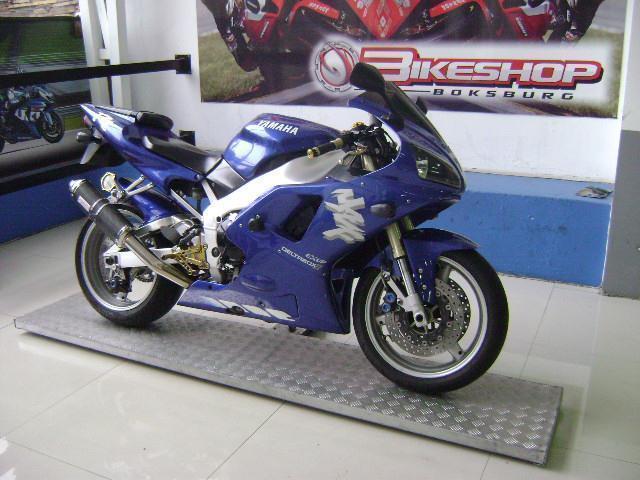 Yamaha YZF-R1 with 29104km available now!