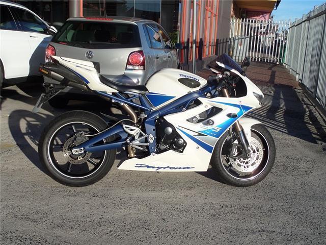 2011 TRIUMPH , with 36000km available now!