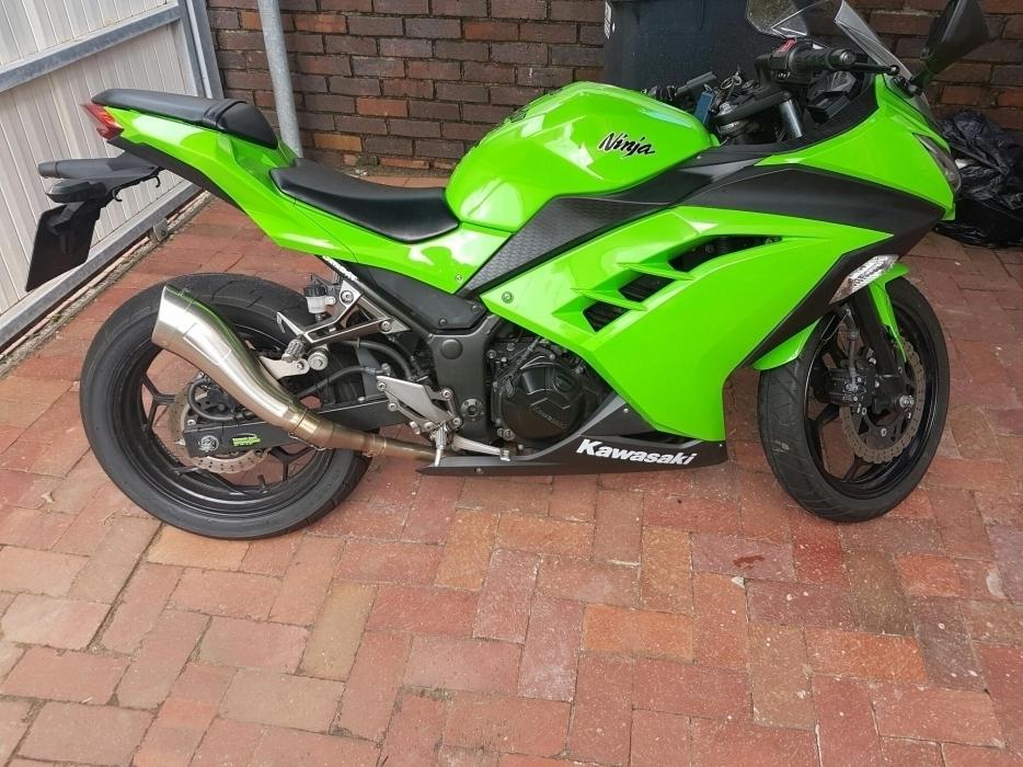 Kawasaki Ninja 300 with Leo vince pipes