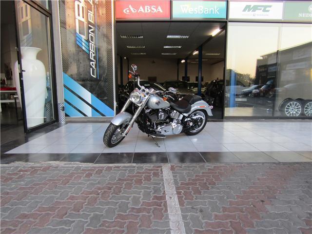 2014 Harley Davidson Softail Fatboy , with 2800km available now!