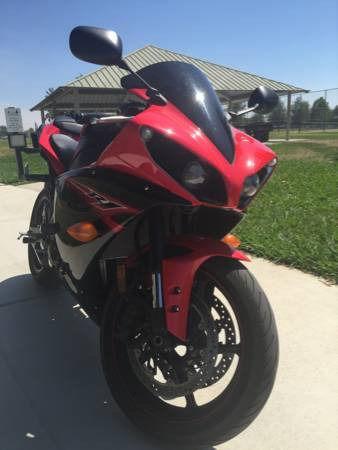 YAMAHA R1 .SUPER EXCELLENT AND TITTLE IN HAND