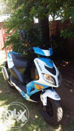 GoMoto Movec 125cc Scooter
