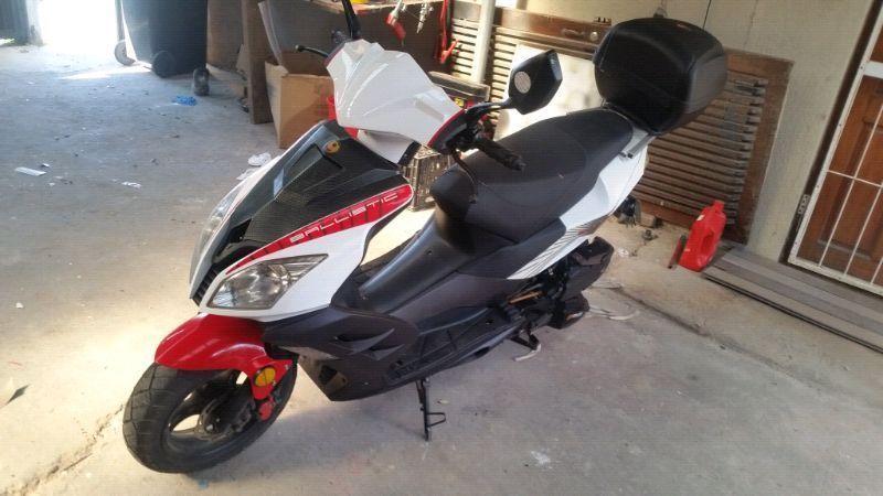 2012 gomoto scooter good condition !