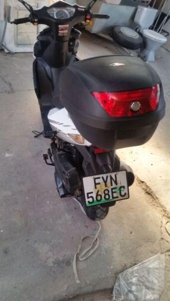 2012 gomoto scooter good condition !