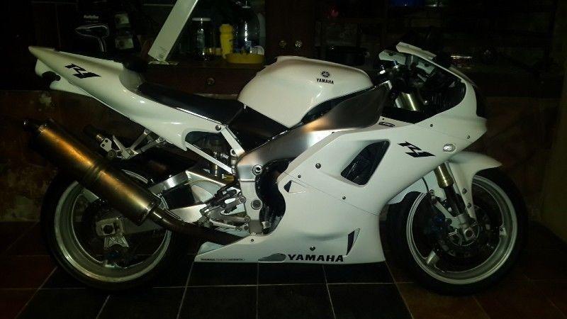 1998 Yamaha YZF R1 1000cc