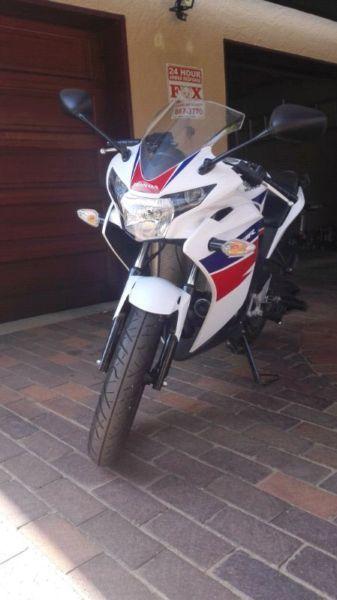 2014 Honda CBR 125R, 443km, with gloves, jacket and helmet