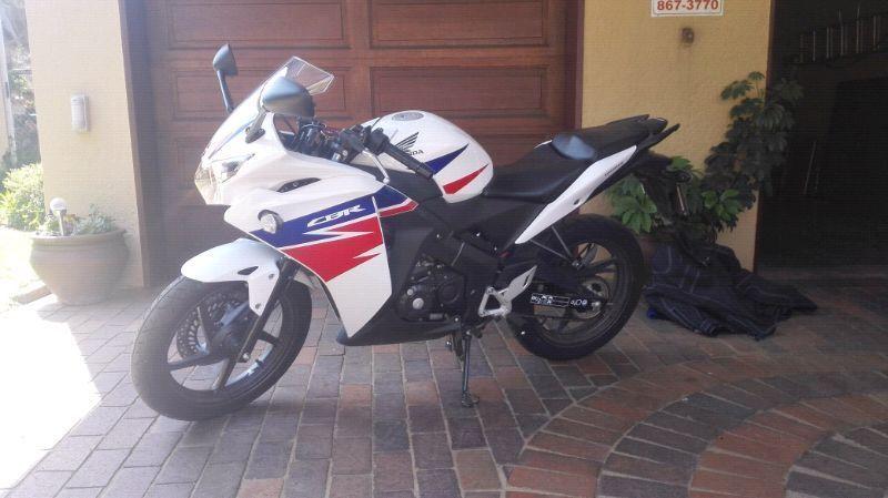 2014 Honda CBR 125R, 443km, with gloves, jacket and helmet