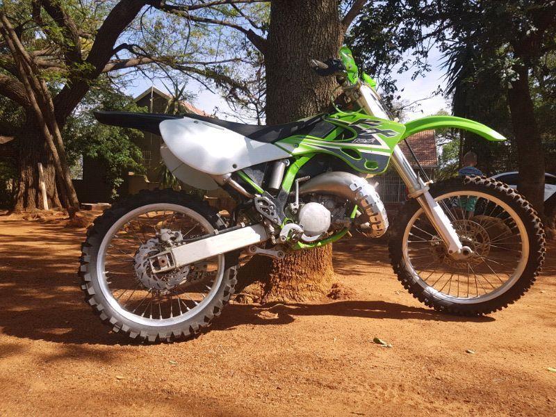 1 Mint Looking kawasaki kx 125 2002