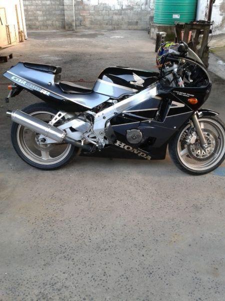 Honda cbr 400