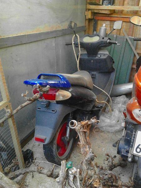 scooter for sale no battery no papers in driving condition.R2500