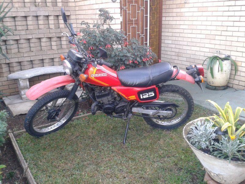 Suzuki 125. R 7000