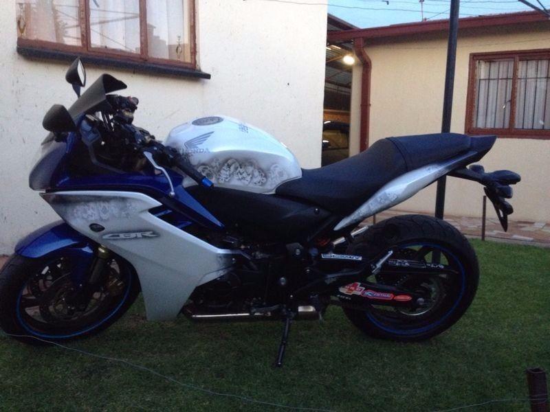 2012 CBR 600 F Blue and White (with Custom Air Brush paint work)