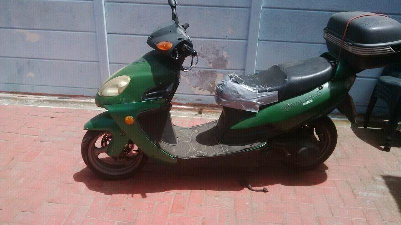 Balanco 150 Scooter and helmet R2500 negotiable