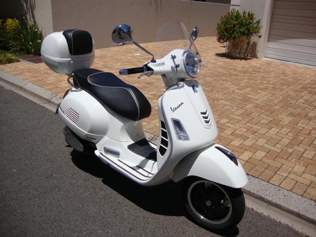 2016 Vespa GTS 300ie Super ABS - Only 5,000 Kms