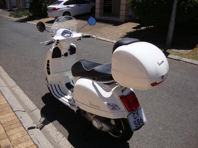 2016 Vespa GTS 300ie Super ABS - Only 5,000 Kms