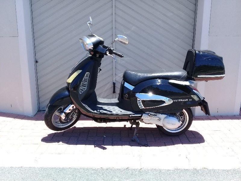 2014 Jonway Veterano 125cc retro Vespa lookalike fully automatic scooter- Only 5,400 kms