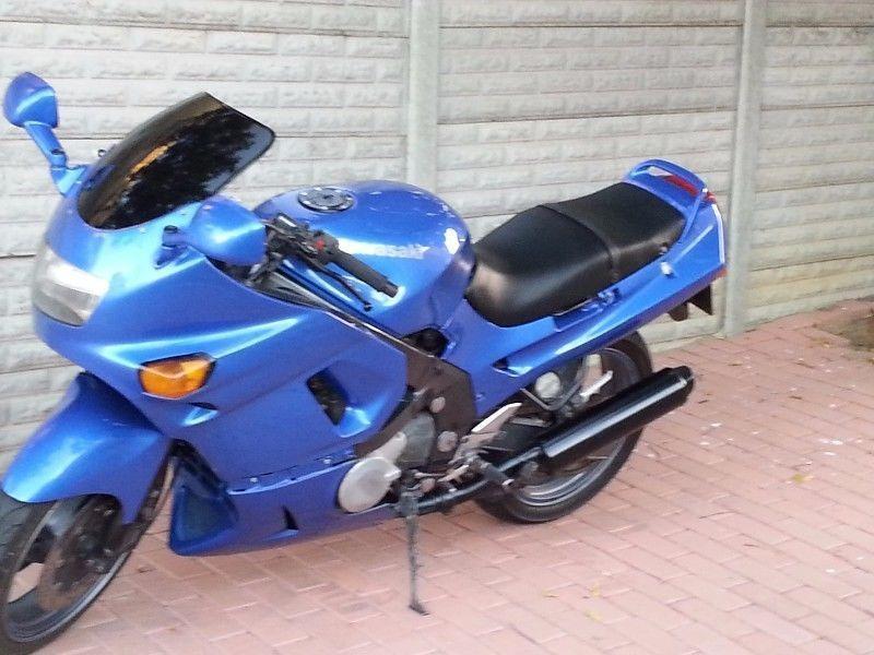 Urgent sale Kawasaki ZZR 400