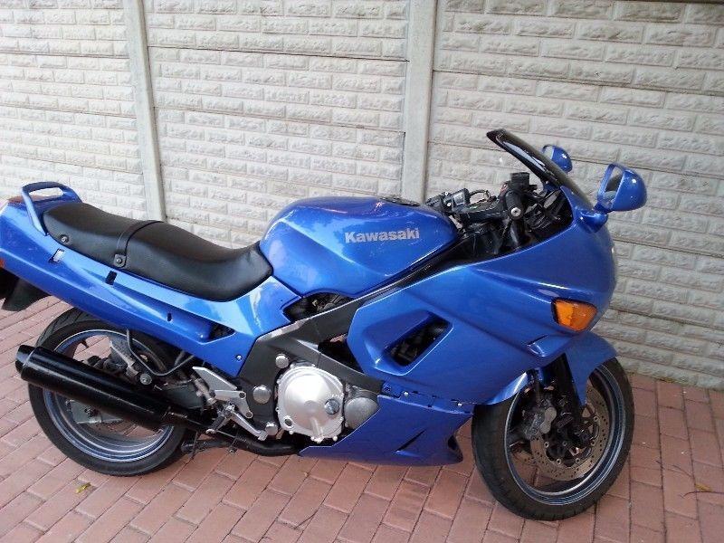 Urgent sale Kawasaki ZZR 400