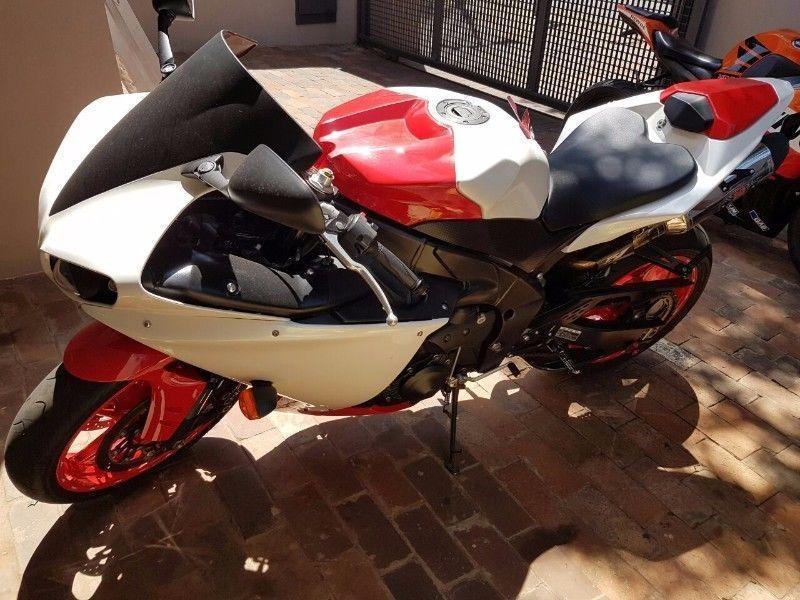 2011 Yamaha YZF-R1