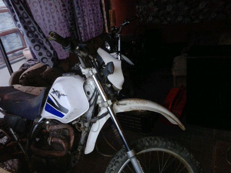 1999 yamaha xt350 and yamaha xt250 1983