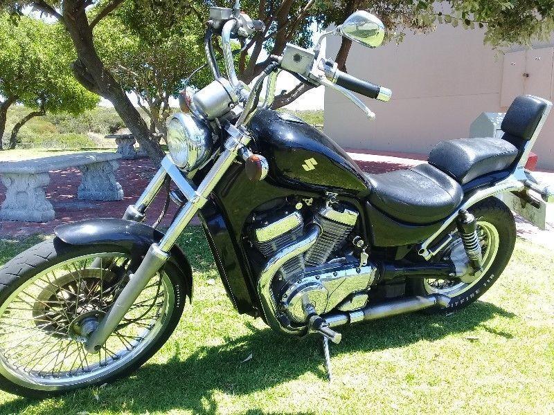 2002 Suzuki Intruder 400cc cruiser, good condition with two keys- Rides beautifully