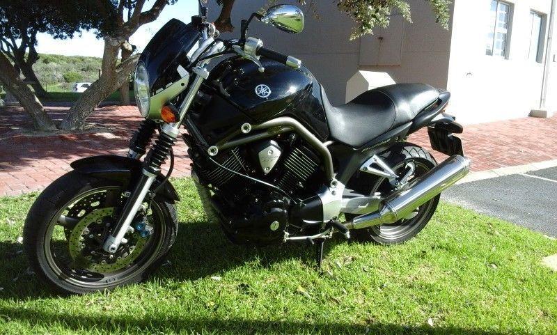 2004 Yamaha BT1100 Bulldog in beautiful condition, spare key, owners manual- Just been serviced