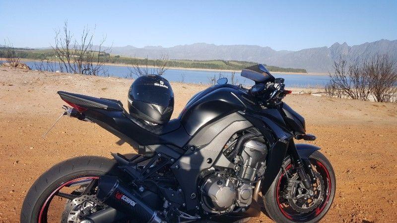 2015 Kawasaki Z1000 - Like new - plenty extra's !