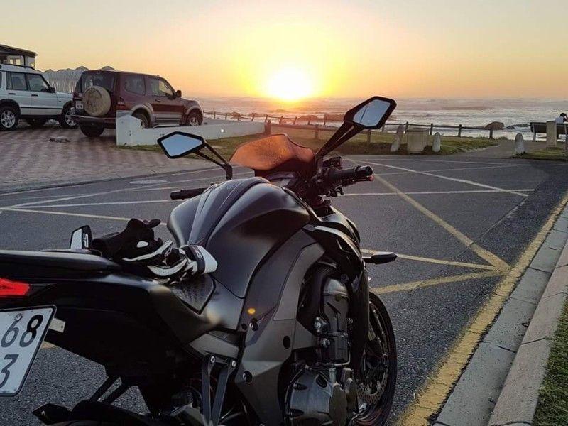 2015 Kawasaki Z1000 - Like new - plenty extra's !