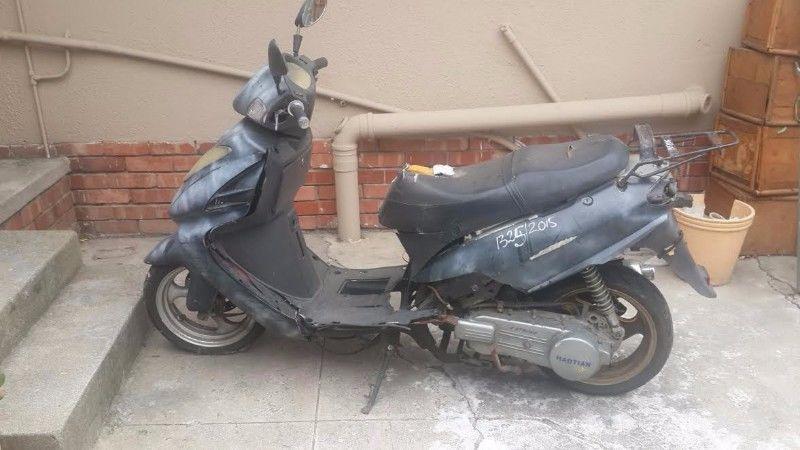 SELLING HOATIAN SCOOTER FOR PARTS- R1000 AS IS