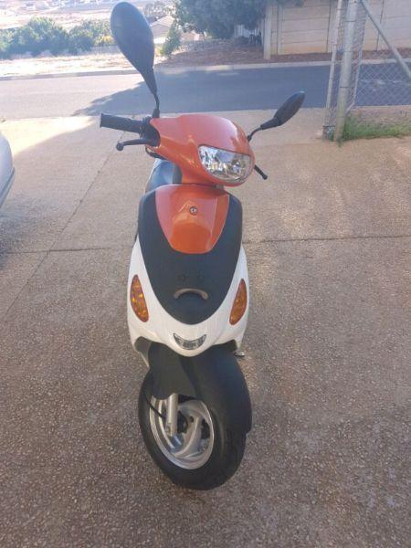 Zest 125 cc Scooter