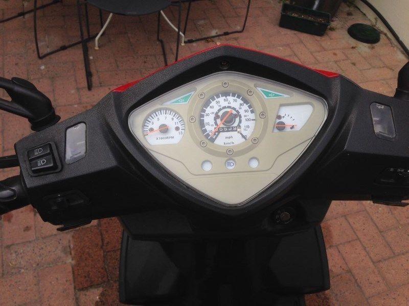 MOTO MIA SCOOTER -BARELY USED