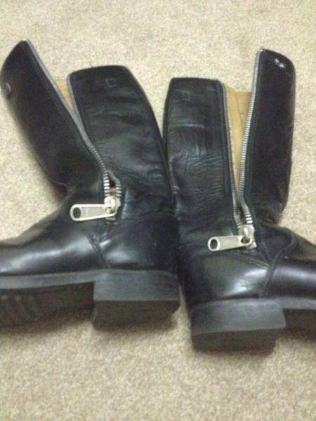 Leather boots R250
