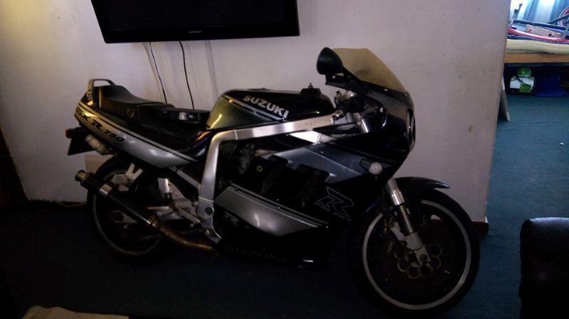 GSXR 750 SLING R35 000 NEG