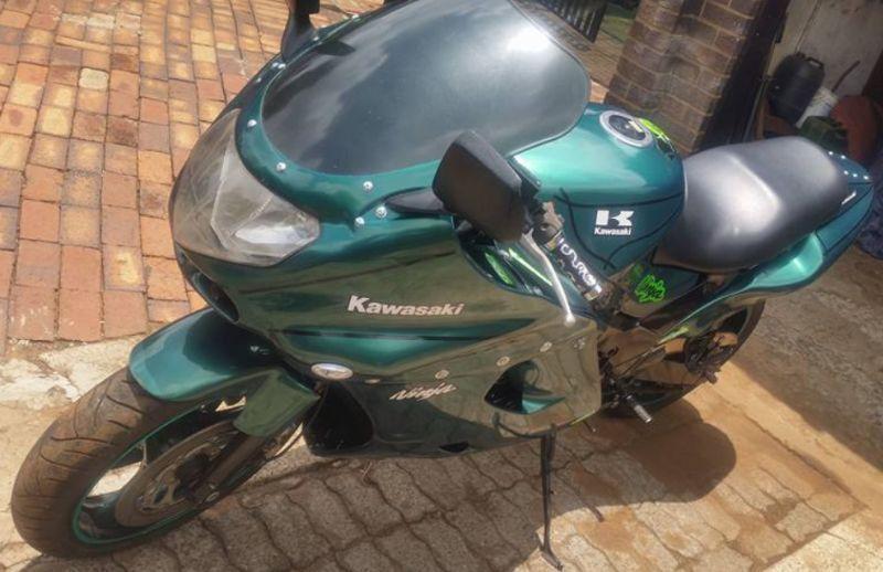 Kawasaki ZX1100 (D series) for sale or to swop