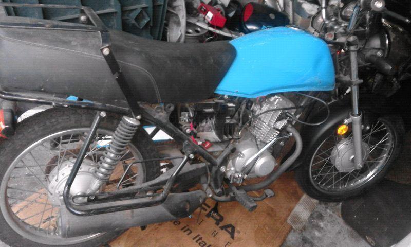 Honda 125 cc rolerbearing motorbike