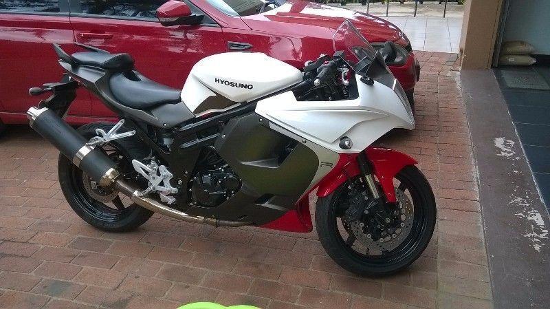 2014 Hyosung GT650R Like new Urgent Sale Must Go today!!!!