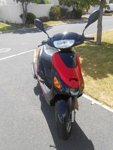 2013 Zest 125cc Scooter for sale with Spirit Helmet! LOW MILEAGE