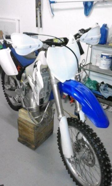 Yz 125, 2009 model excellent condition giveaway at 23k, full enduro or track