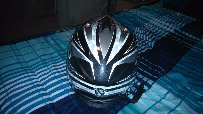 Off-road motorcycle helmet