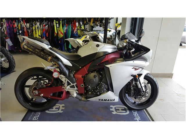 Yamaha R1 Big Bang 2009