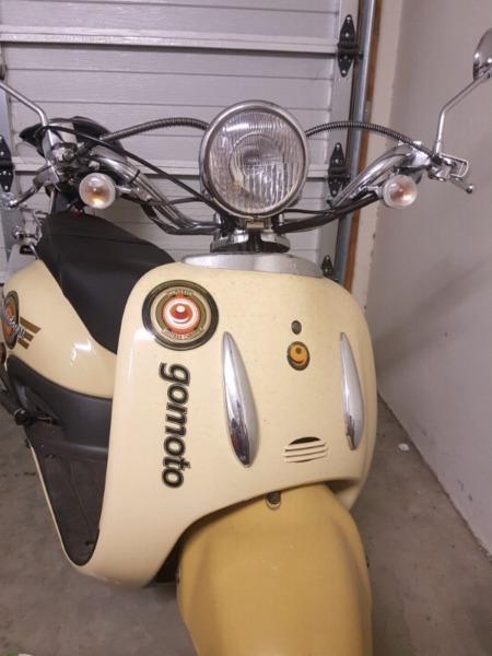 Gomoto Scooter
