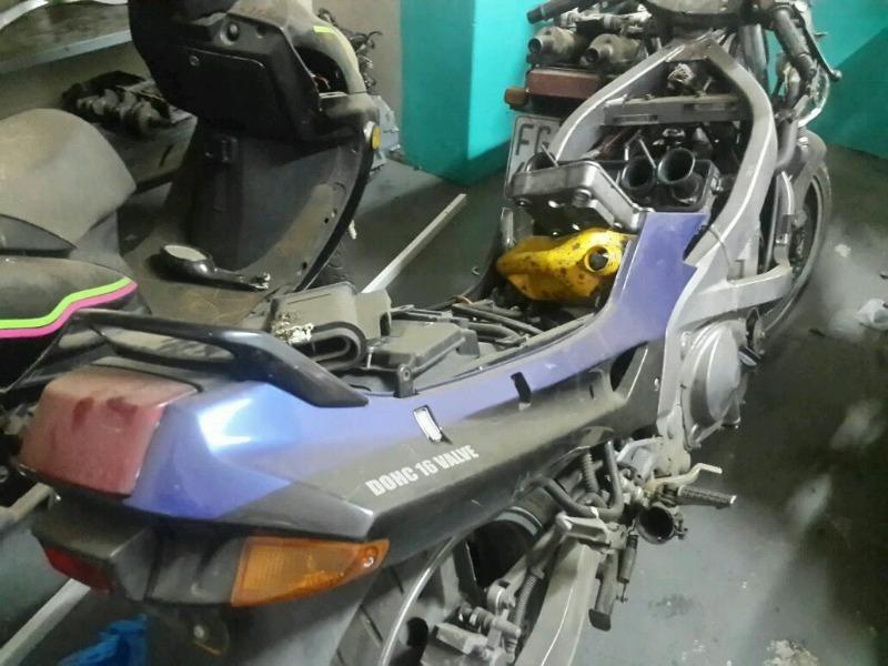 Kawasaki zzr 400 stripping for spares