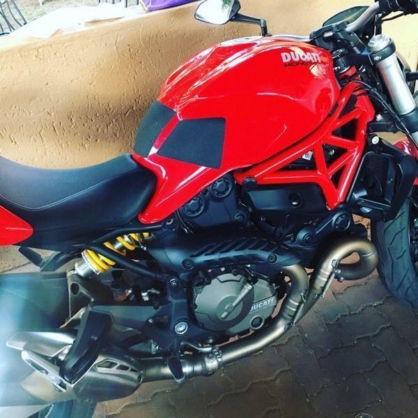 Ducati monster 821 2015